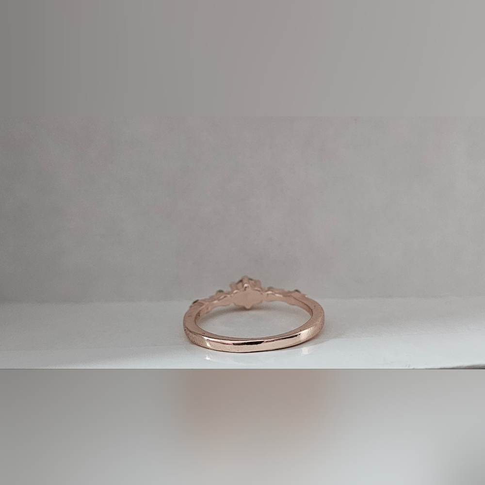 Luxurious Delicate Zirconia Ring SZ6 - Picture 2 of 6